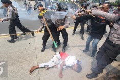 Indonesian authorities kill 2 Papuans, arrest 306 and beat local and foreign journalists